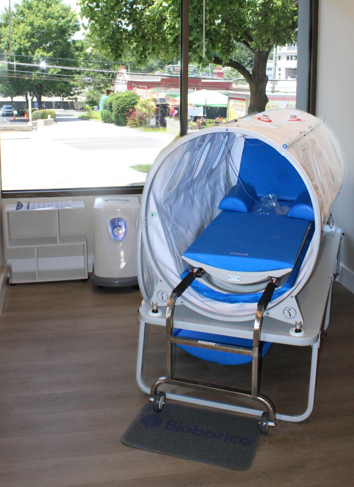 Hyperbaric oxygen therapy chamber at Pravida Health